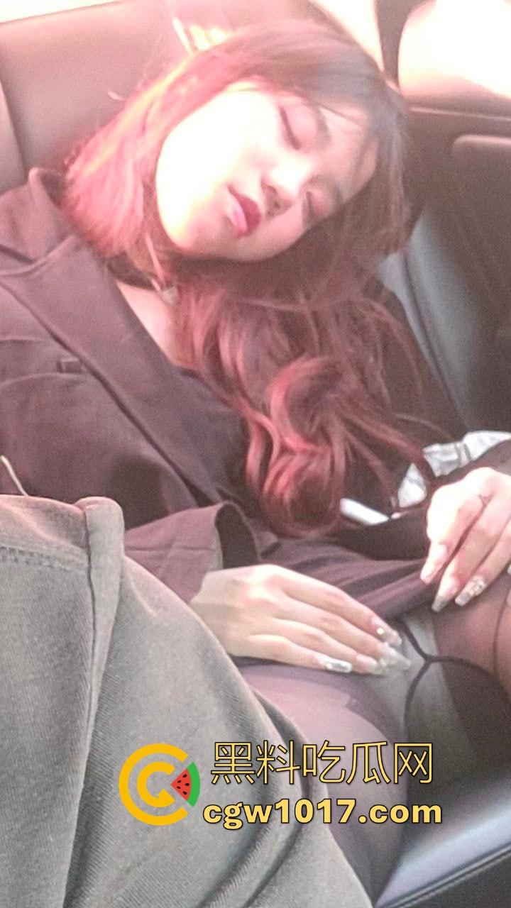 滴滴司机接单2个醉酒的妹子直扑酒店开房,迷迷糊糊状态下双飞深喉,只恨当时的自己没长两个鸡吧!-5