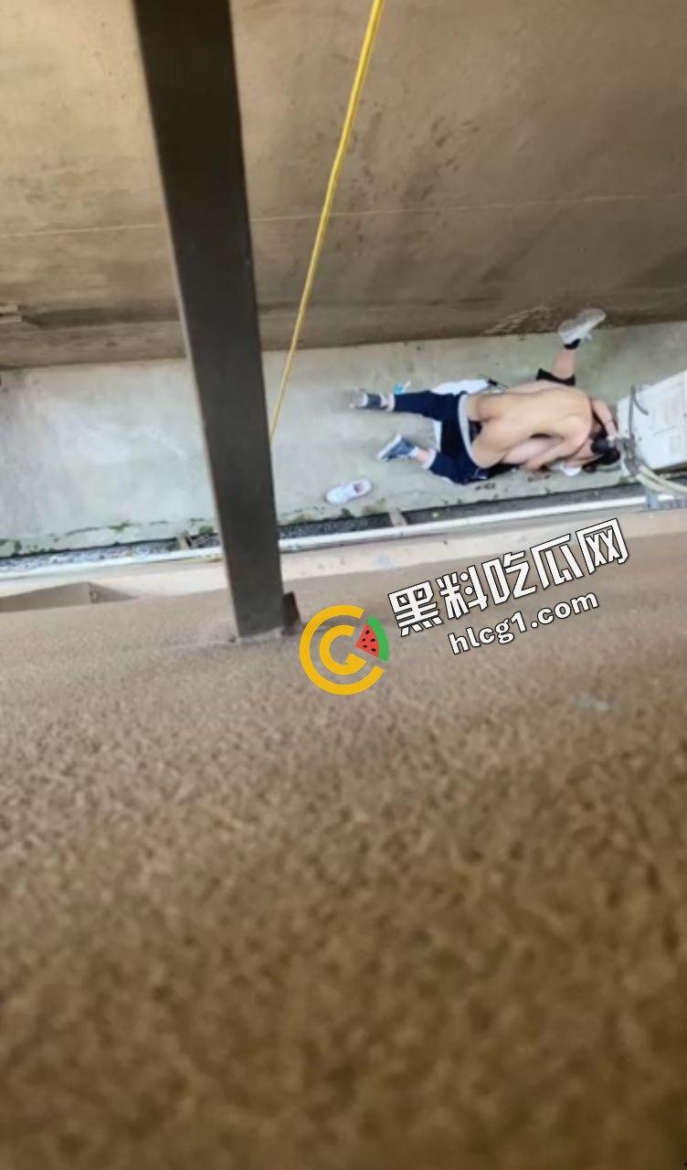 青春校园偷吃禁果大合集!教室 楼道发情做爱 一起来看看学生时期的悸动-1