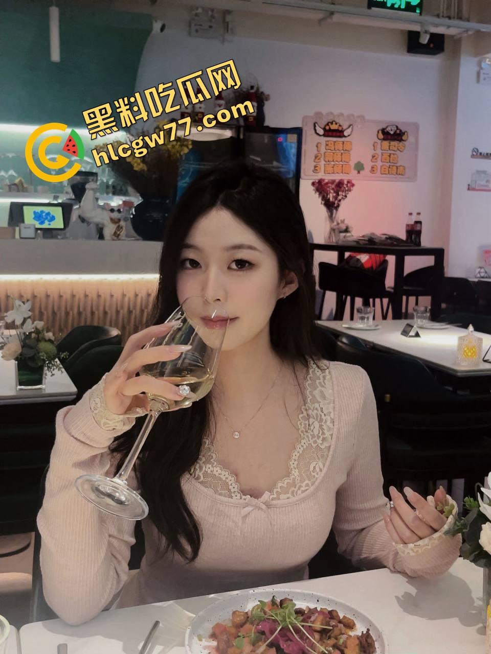 芜湖户外男主播在线双飞，两女争着撅屁股求操，特写内射全程曝光，这哥是真神！-4