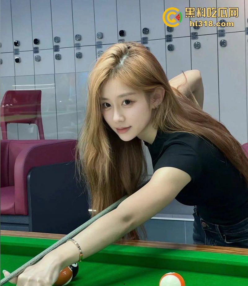 四川美术学院【苏筱】性爱视频流出,高颜值女大多种情趣内衣,大秀诱人胴体,撸点极高!-2