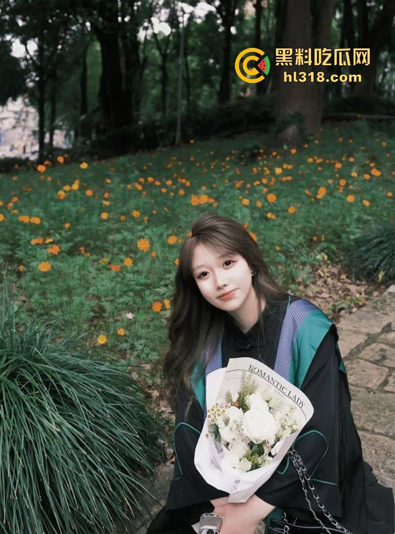 四川美术学院【苏筱】性爱视频流出,高颜值女大多种情趣内衣,大秀诱人胴体,撸点极高!-6