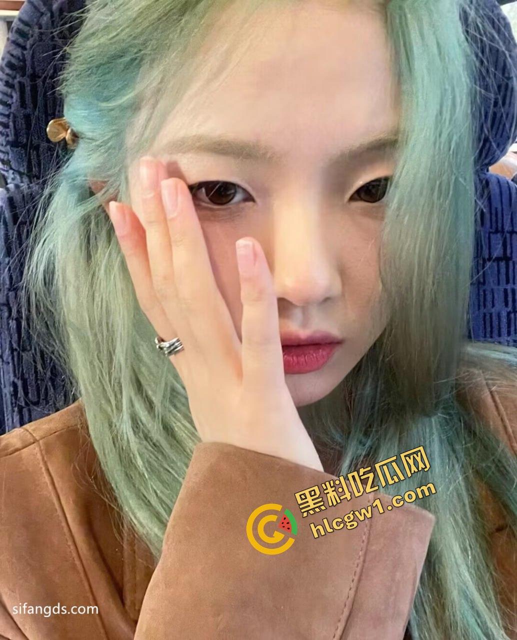 湖南艺术职业学院艺术生『曾庆琴』绿发反差母狗 与男友多体位做爱 被闺蜜发现 独家曝光!-2