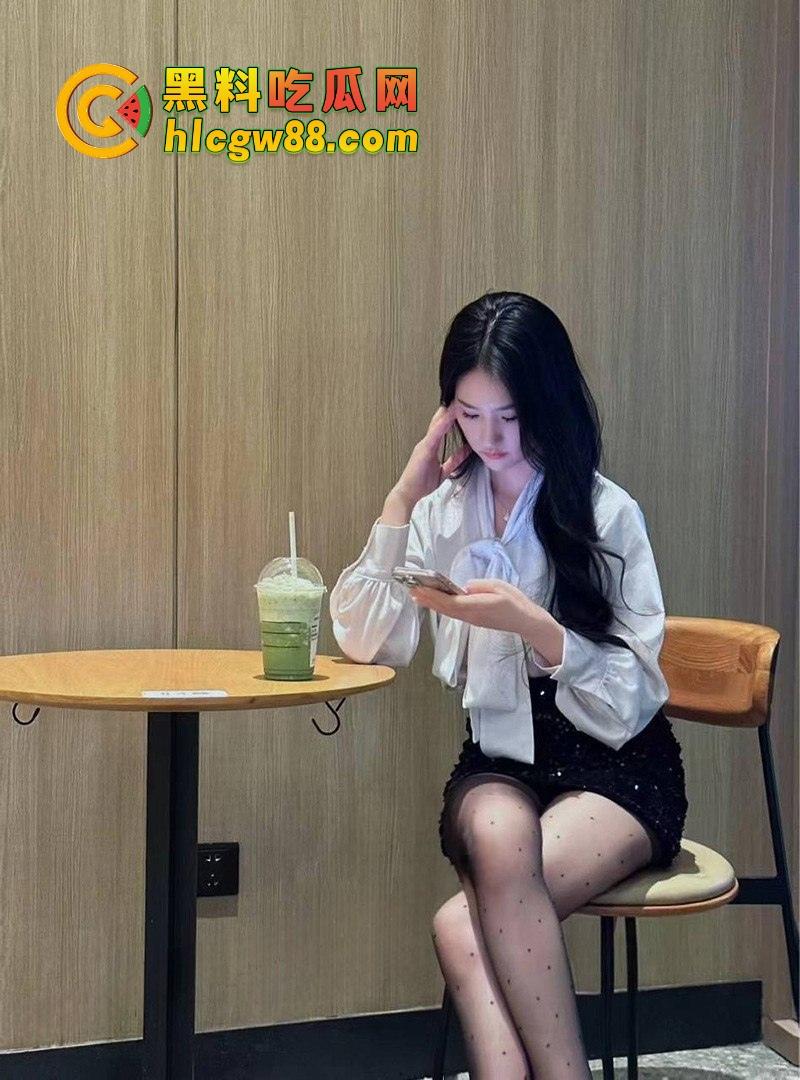 北京大一JK女仆兼职妹『刘婉玉』微信撩两周成功骗炮，白丝嫩妹被后入操哭，奶子上全是精！-1