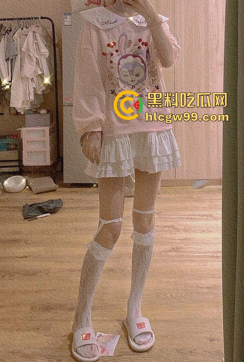 极品白虎少女『neko酱 』天生白虎萝莉圣体贫乳，粉嫩乳头配可爱脸蛋，这种致命反差谁能不心动？-3