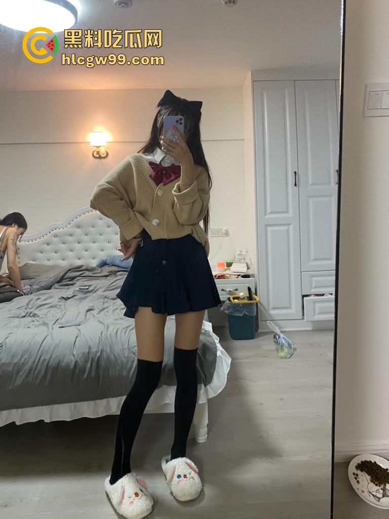 极品白虎少女『neko酱 』天生白虎萝莉圣体贫乳，粉嫩乳头配可爱脸蛋，这种致命反差谁能不心动？-6