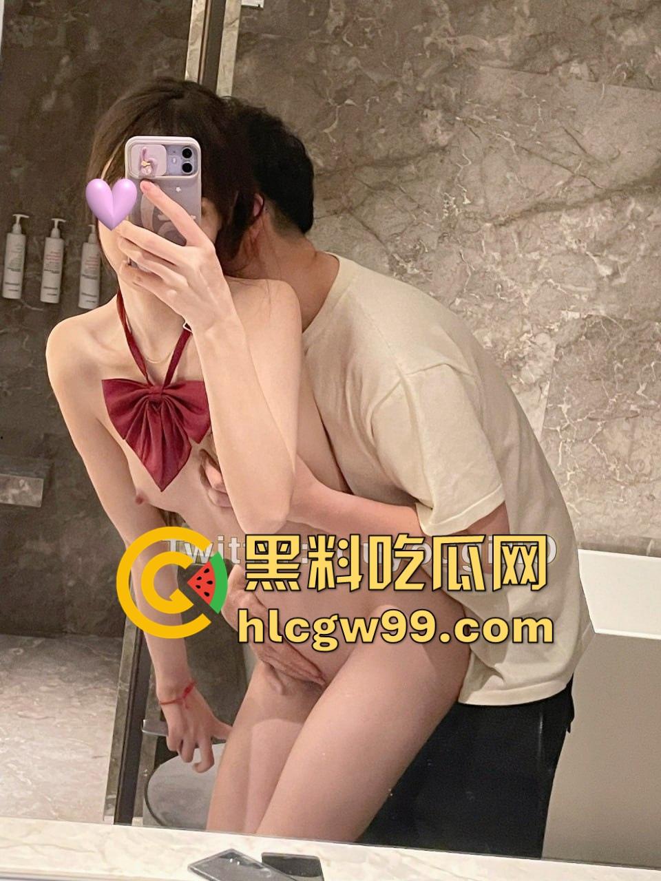 极品白虎少女『neko酱 』天生白虎萝莉圣体贫乳，粉嫩乳头配可爱脸蛋，这种致命反差谁能不心动？-11