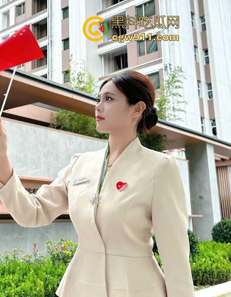 长沙保定售楼小姐【李文慧】为事业献身客户,黑丝母狗露奶女仆装,玩足交穿开裆撅腚挨操,业绩淫技两手抓啊!-1