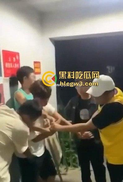 安徽校园内衣大盗现场翻车!臭袜子满地,小伙口味重,偷遍女宿舍内裤,活脱脱现代采花贼!-5