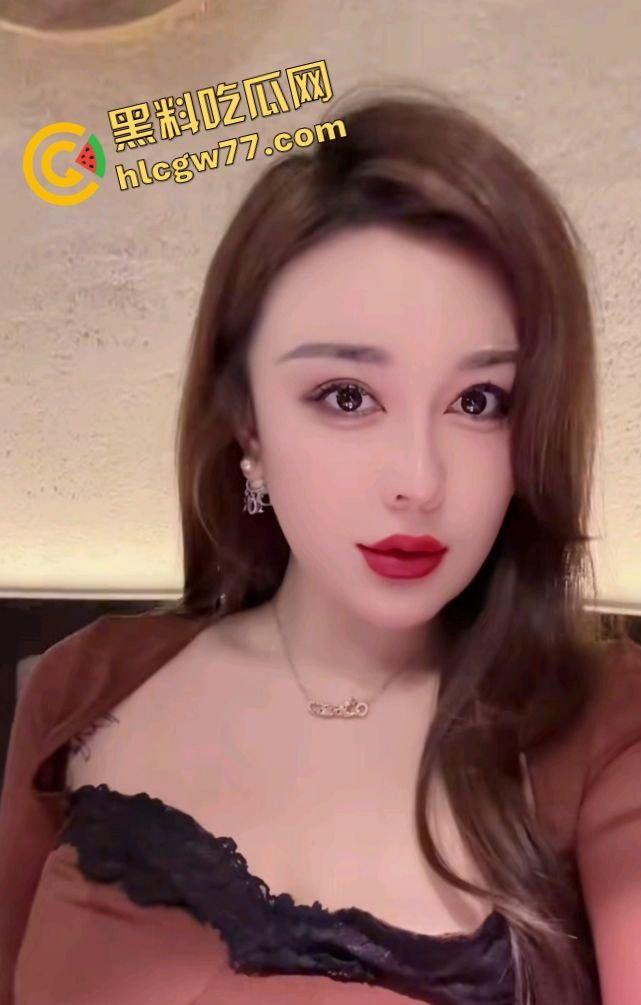 大诗瑶榜一大哥面前母狗体质炸场!黑丝骚态私密视频逆天,肥臀体质-1