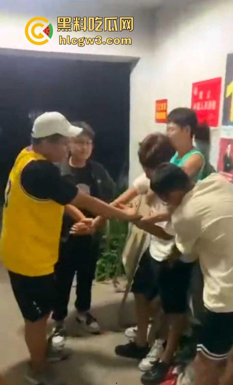 安徽校园内衣大盗现场翻车!臭袜子满地,小伙口味重,偷遍女宿舍内裤,活脱脱现代采花贼!-8