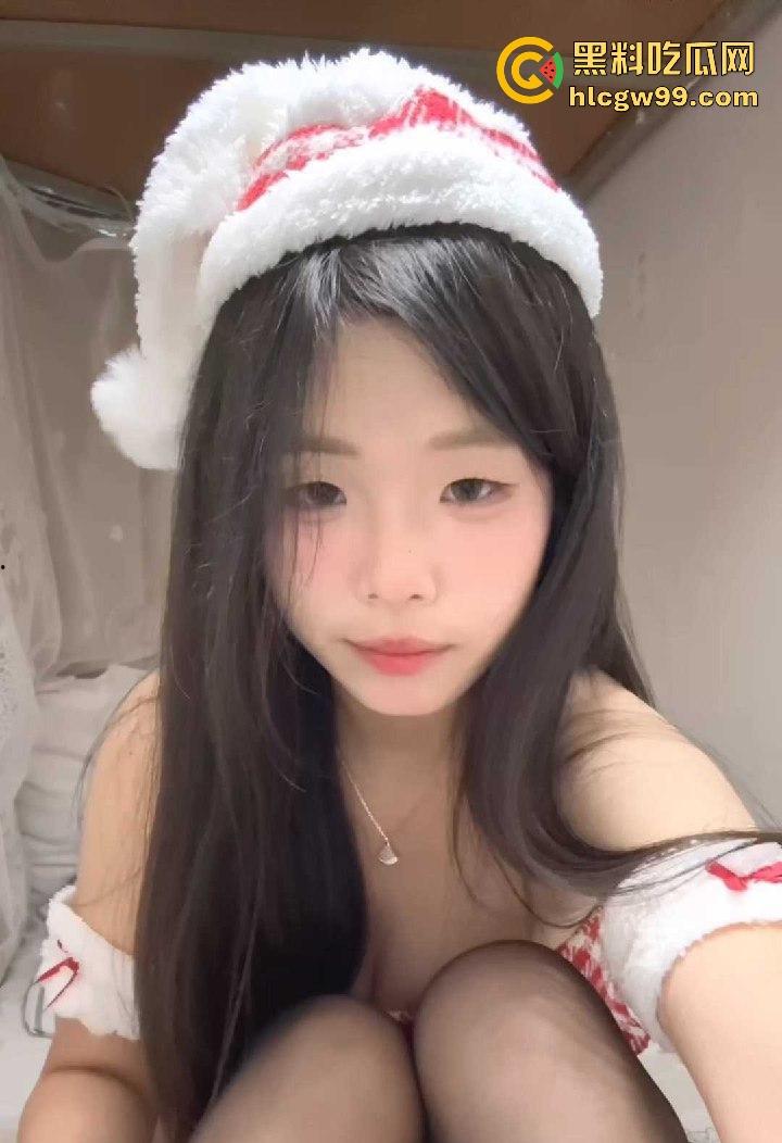 西安大学清纯大奶嫩妹【杨葵琳】宿舍自慰的视频曝光，童颜巨乳学生妹，寝室自慰不怕累！-1