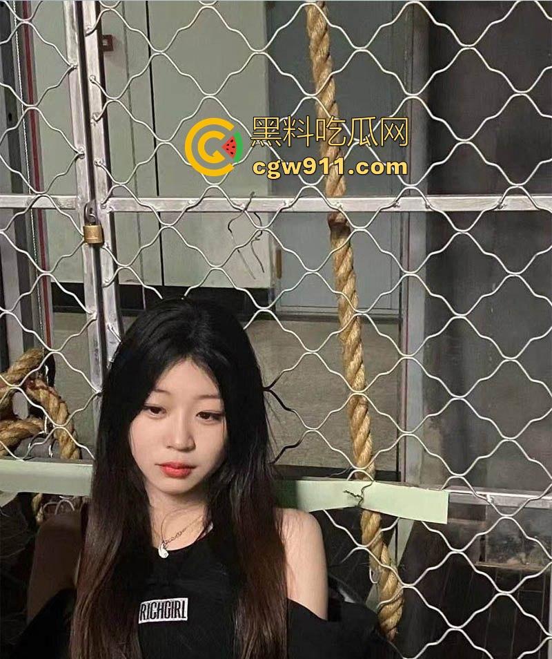 杭州工商学院骚逼反差大学生【廖霄音】蜜桃臀被炮友大屌猛干,高潮瘫软淫叫震天,纤细身材藏不住骚浪本性!-1