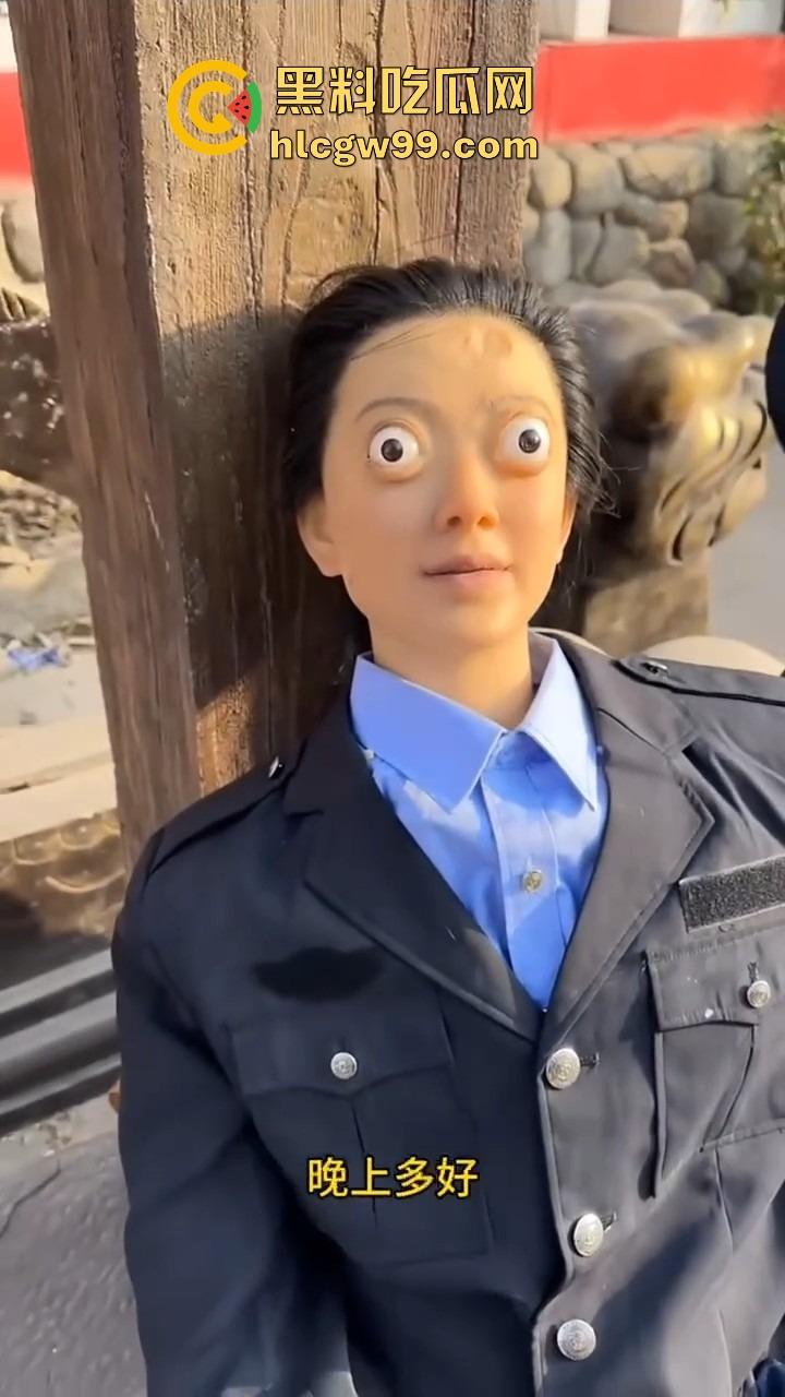 高手在民间!牛人自制毛巾纸人娃娃,硅胶保安娃娃眼珠子都吓掉了,兄弟你能不能整点阳间的玩意儿?-11