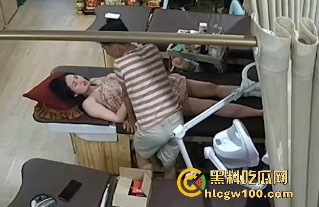 美容院巨乳老板娘和情夫在店里偷情,丈夫发现将视频愤怒爆光,奶子是真的大 场面刺激劲爆!!-6
