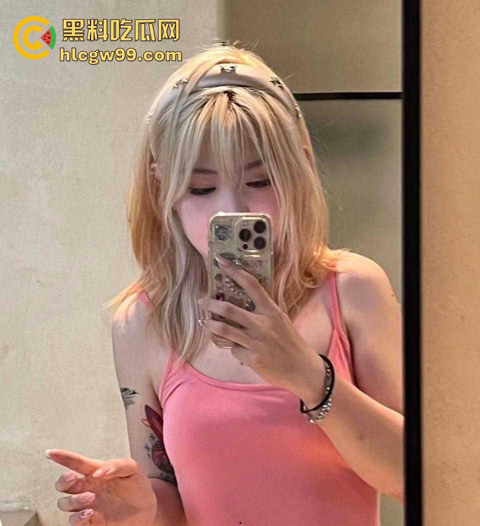 湖南高颜值反差金发母狗【李敖怡】约炮视频曝光,掐着脖子猛操白虎粉穴,内容炸裂!-1