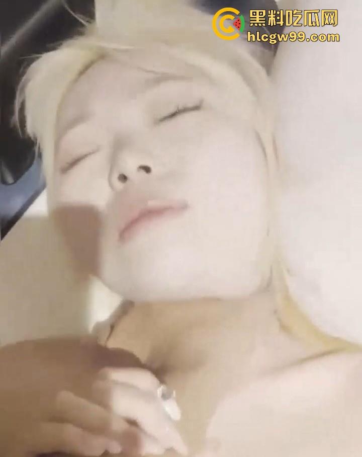 湖南高颜值反差金发母狗【李敖怡】约炮视频曝光,掐着脖子猛操白虎粉穴,内容炸裂!-11