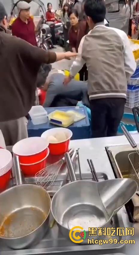 广东汕头潮阳西胪市场因生意太曝火而遭同行报复，现当事人已进医院，现场惨烈曝光！-8