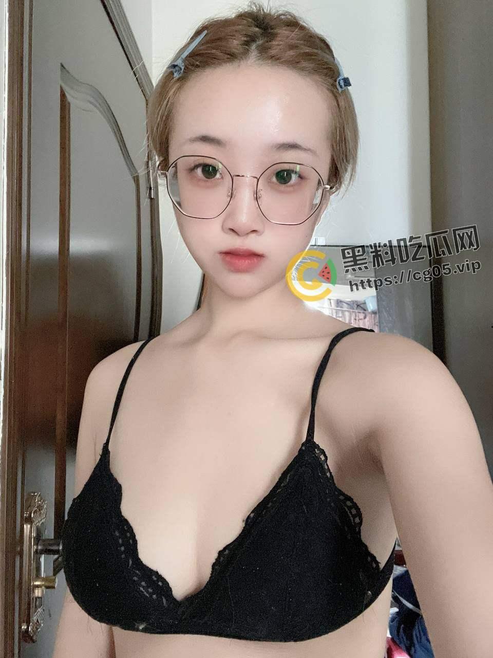 重庆涪陵区母狗何雯婕 被金主爸爸包养网调 去外面偷吃被金主发现将其曝光-4