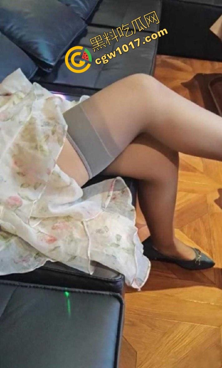 海角大神与嫂子KTV包厢激情偷欢:裸身激情接受深入调教,全裸开嗓激情交织,全程极度刺激!-4