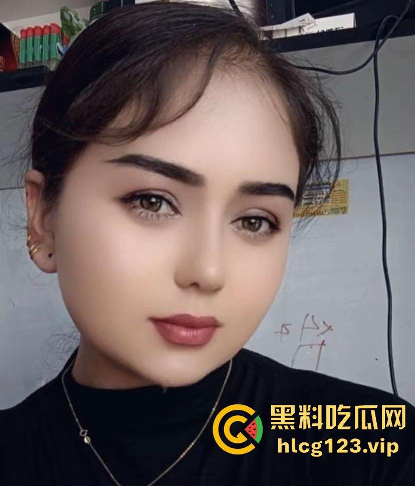 新疆少妇努尔古丽裸聊视频流出！美乳美鲍玩1V1骚到飞起，榜一大哥手速太快直接录屏！-4