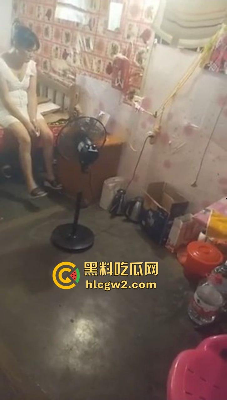 火车站50块少妇快餐被砍到30元，哥们格局太小，被熟妇当场开喷不如回家买青菜！-5