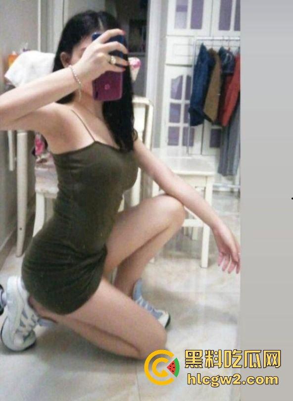 香港巨乳学霸『孟雪梨』奶子大到让人上火！双大奶能让课堂全校性骚动，教授都想钻进她奶里拱一拱！-5