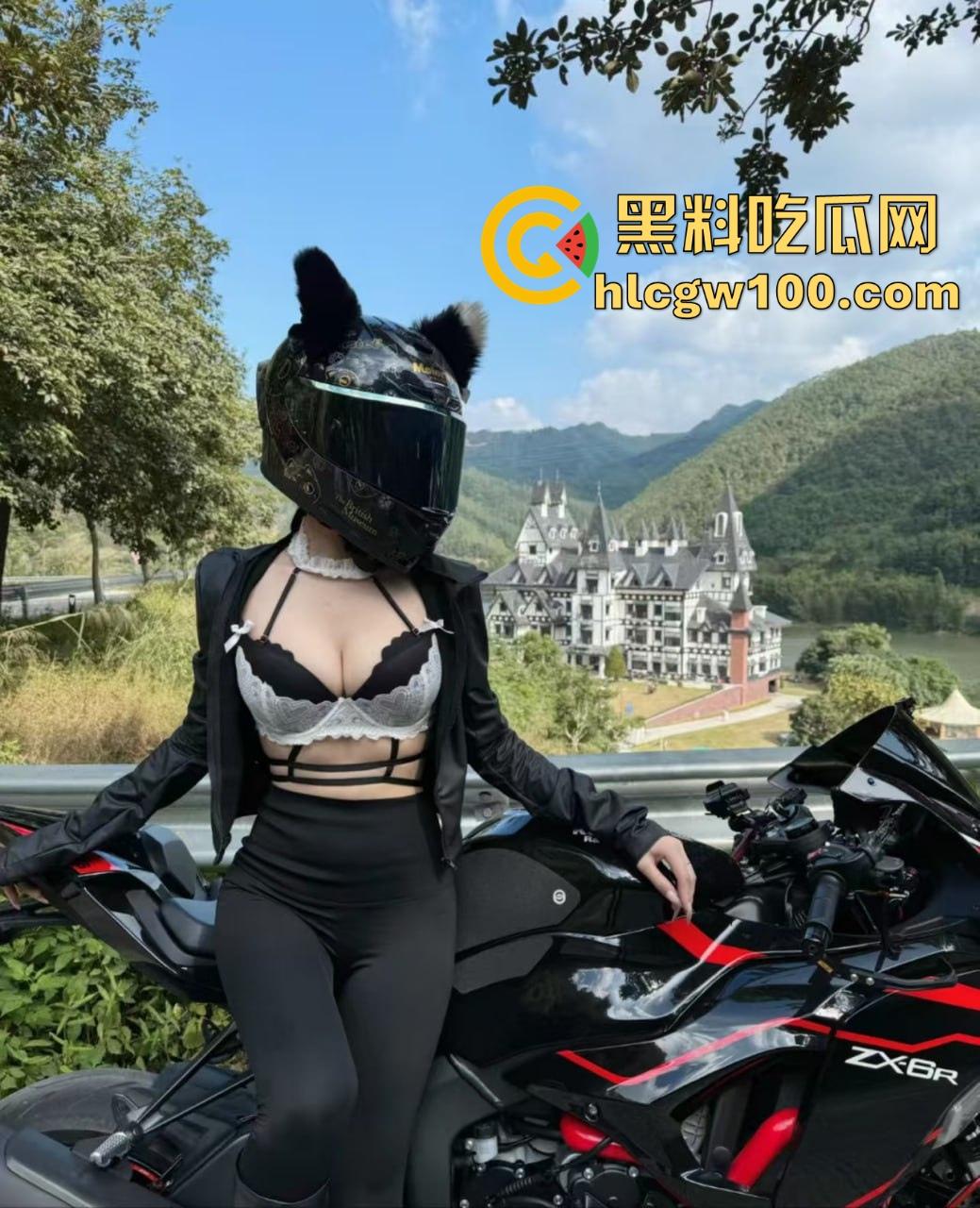 摩托圈真香定律只爱女骑不爱男 女骑才是摩托圈的门面 丝袜造型冷天也不怂 风里拍片还玩验胸!-11