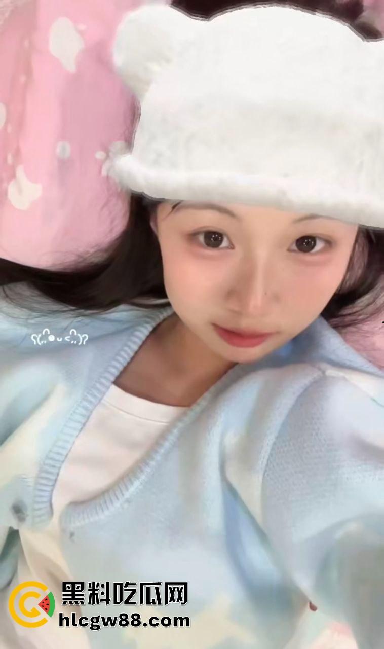 上海二中超爱JK高中生【章楠鑫】黑丝短裙被骗酒店，小哥忽悠打游戏后架大长腿无套猛干！-1