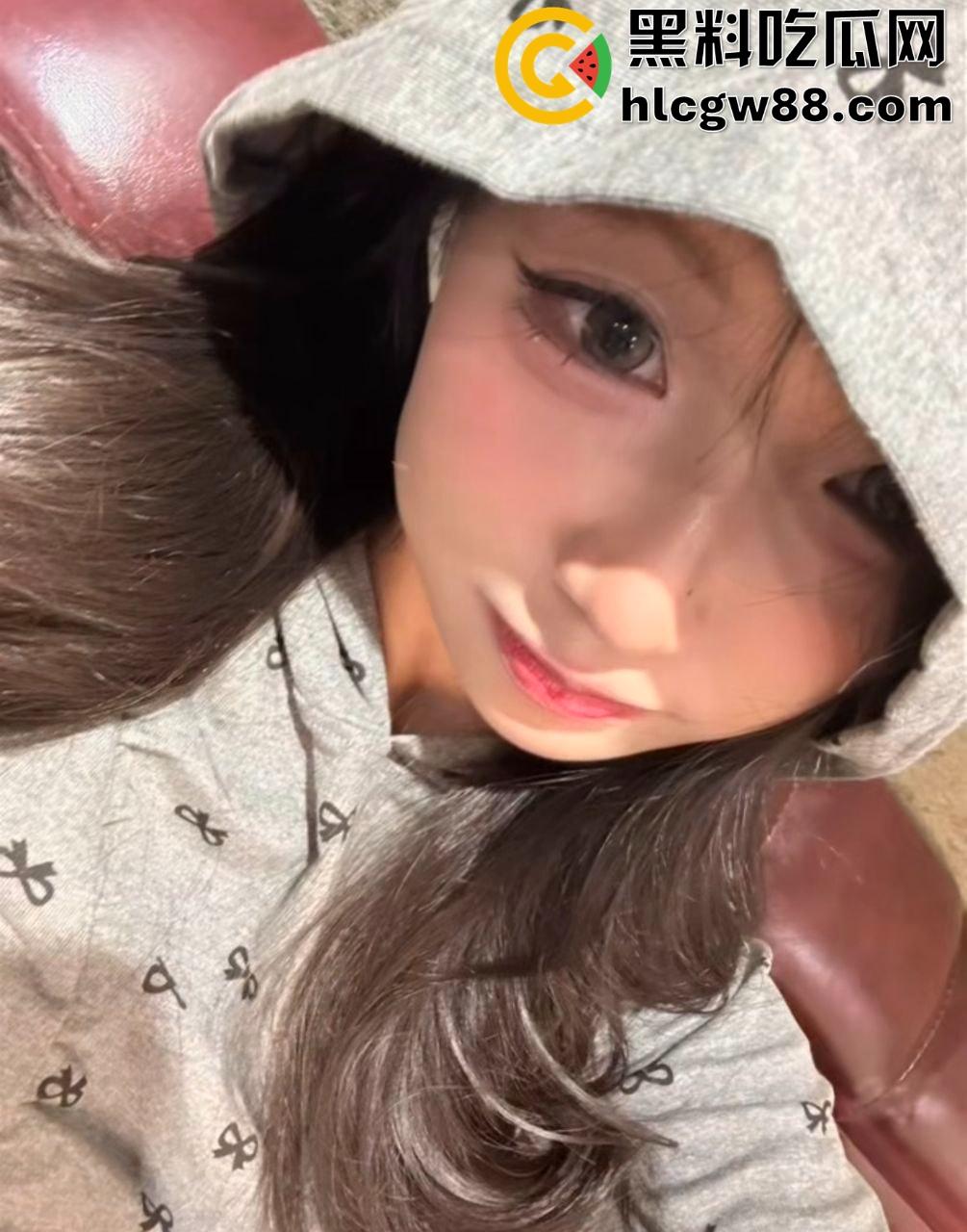 上海二中超爱JK高中生【章楠鑫】黑丝短裙被骗酒店，小哥忽悠打游戏后架大长腿无套猛干！-5