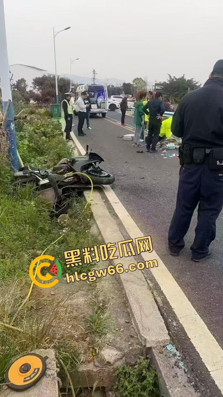 又一个浙江黑丝女骑『婷婷压不住弯』直接送命,男的没头盔女的逆行,当场出事,一人噶了!-10