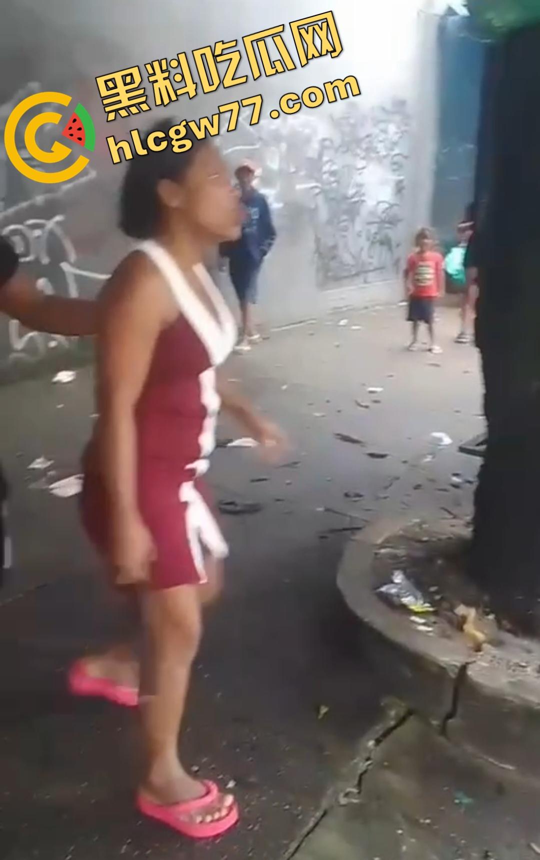 巴西“泰森”咬耳酿血腥!“泰森”偷窥女子,黑衣男见义勇为反被咬掉耳朵,现实版“疼痛奥林匹克”!-2