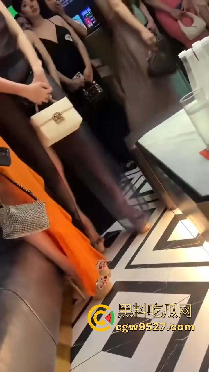 窥探天宫一角!各种极品女神排队等待挑选,巨乳翘臀点燃情欲,无套爆操,淫荡表情娇喘呻吟无比带感!-3