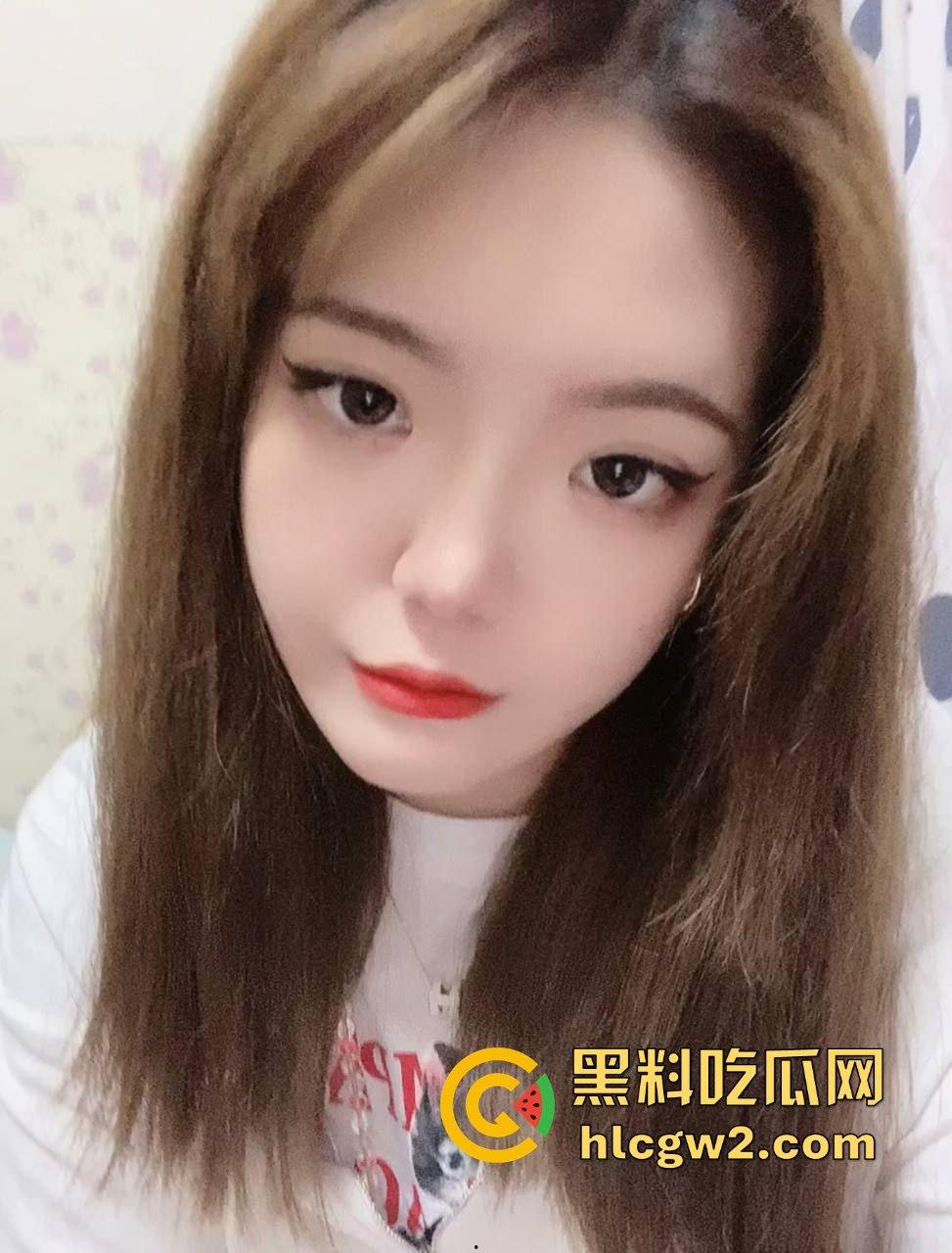 湖北26岁『郭可岚』掰开馒头穴自拍流出  被男友干的翻白眼伸舌头打炮痴态毕露，云盘视频全网疯传！-4