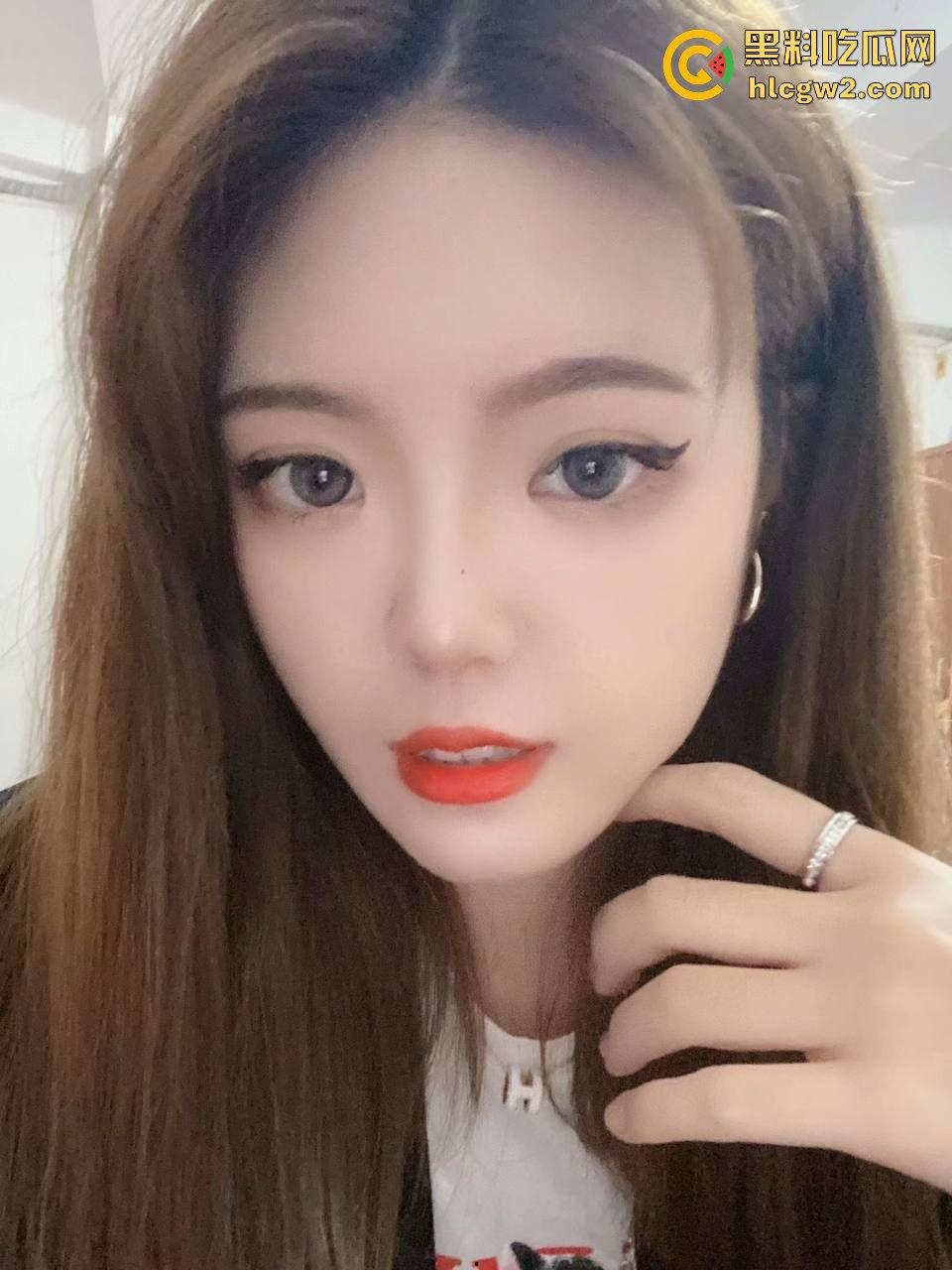 湖北26岁『郭可岚』掰开馒头穴自拍流出  被男友干的翻白眼伸舌头打炮痴态毕露，云盘视频全网疯传！-7