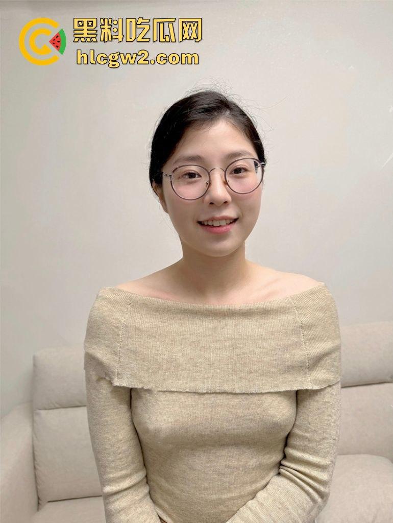 湖北26岁『郭可岚』掰开馒头穴自拍流出  被男友干的翻白眼伸舌头打炮痴态毕露，云盘视频全网疯传！-8