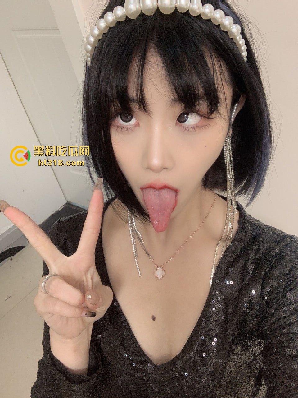 极致的母狗调教,塑料薄膜套头,地板放置炮机抽插,震动棒刺激阴蒂,爽到直发抖!-2