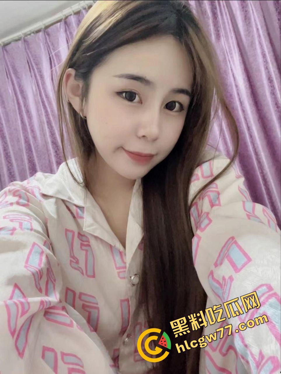 眼镜妹就是骚啊 光是这个表情就让你受不了 一看平时就没少磨练啊 跟魅魔一样像是个无法满足的容器！-1