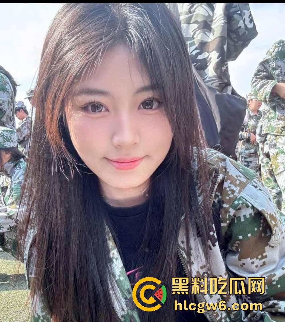 河南19岁反差嫩妹【李鑫楠】啪啪视频流出,表面清纯内心骚浪,年纪小却性欲强烈,床上姿势解锁太狠了!-5