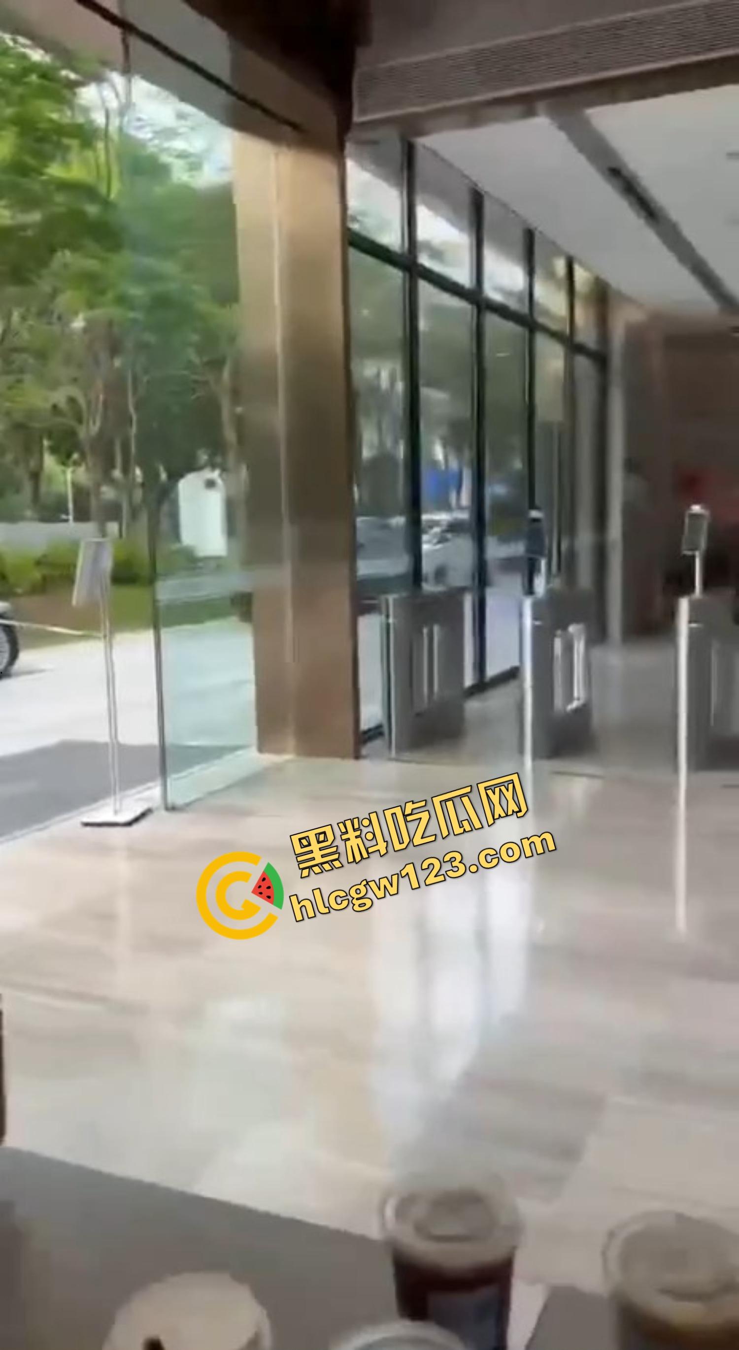 深圳龙华新龙大厦讨薪不成血腥砍头摔楼下,老赖换老板被狠人极限11送上西天,脑袋滚地血溅三尺!-6