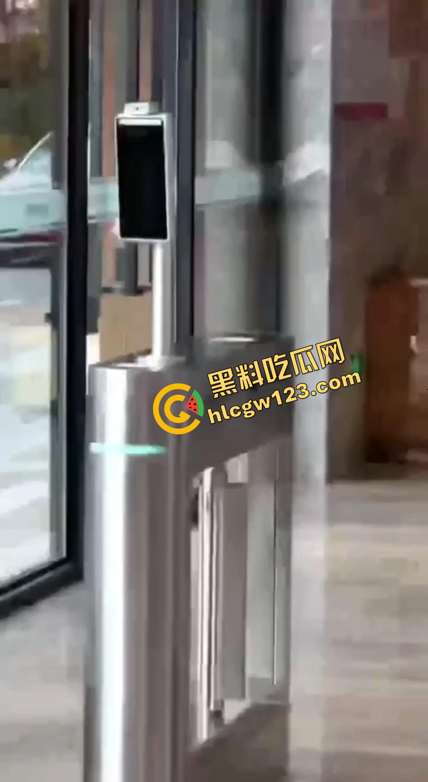 深圳龙华新龙大厦讨薪不成血腥砍头摔楼下,老赖换老板被狠人极限11送上西天,脑袋滚地血溅三尺!-7