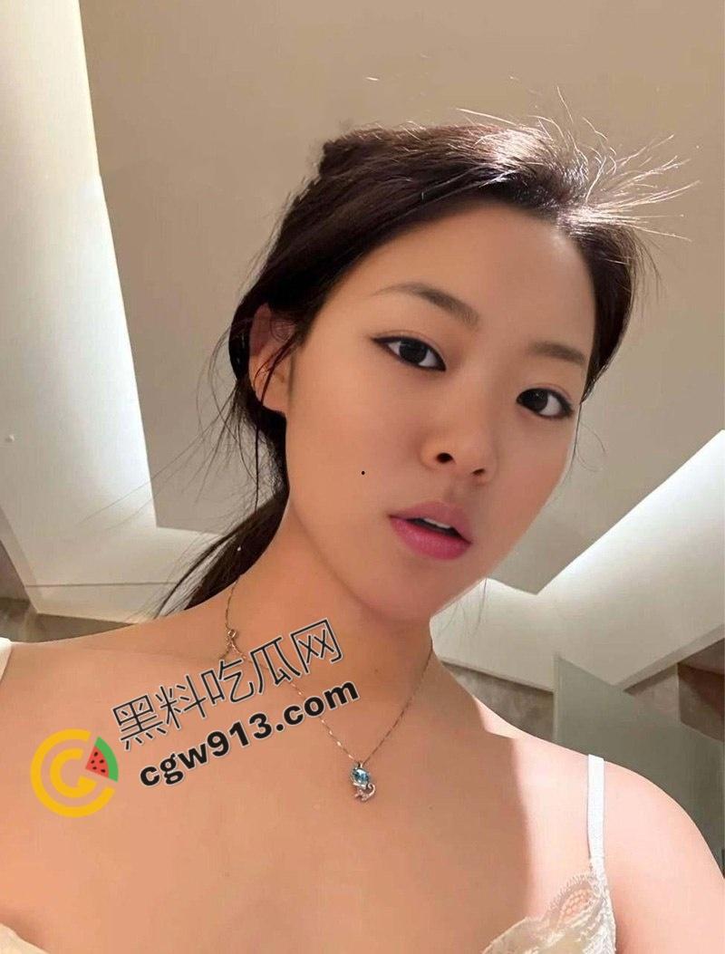 湖南怀化气质人妻张雨梅出轨大屌网友，床上原形毕露，羞涩嫩穴被抽插爽翻天-5