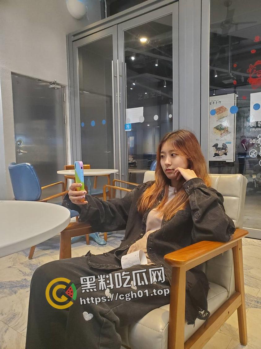 谁的女神又是谁的精盆!舔狗觉醒将女神手机私密视频流出 掐着脖子被顶到底 女神和舔狗都要哭出来了-1