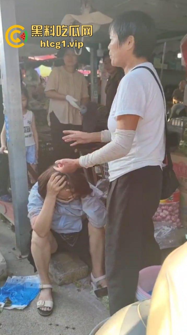 女子为在商贩摊上多吃几颗阳光玫瑰 竟拿剪刀捅人！-5