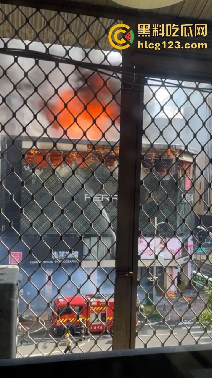昨日突发!【台湾高雄市】林森路一婚纱店发生重大火情 主楼直接烧得只剩框架损失惨重-2