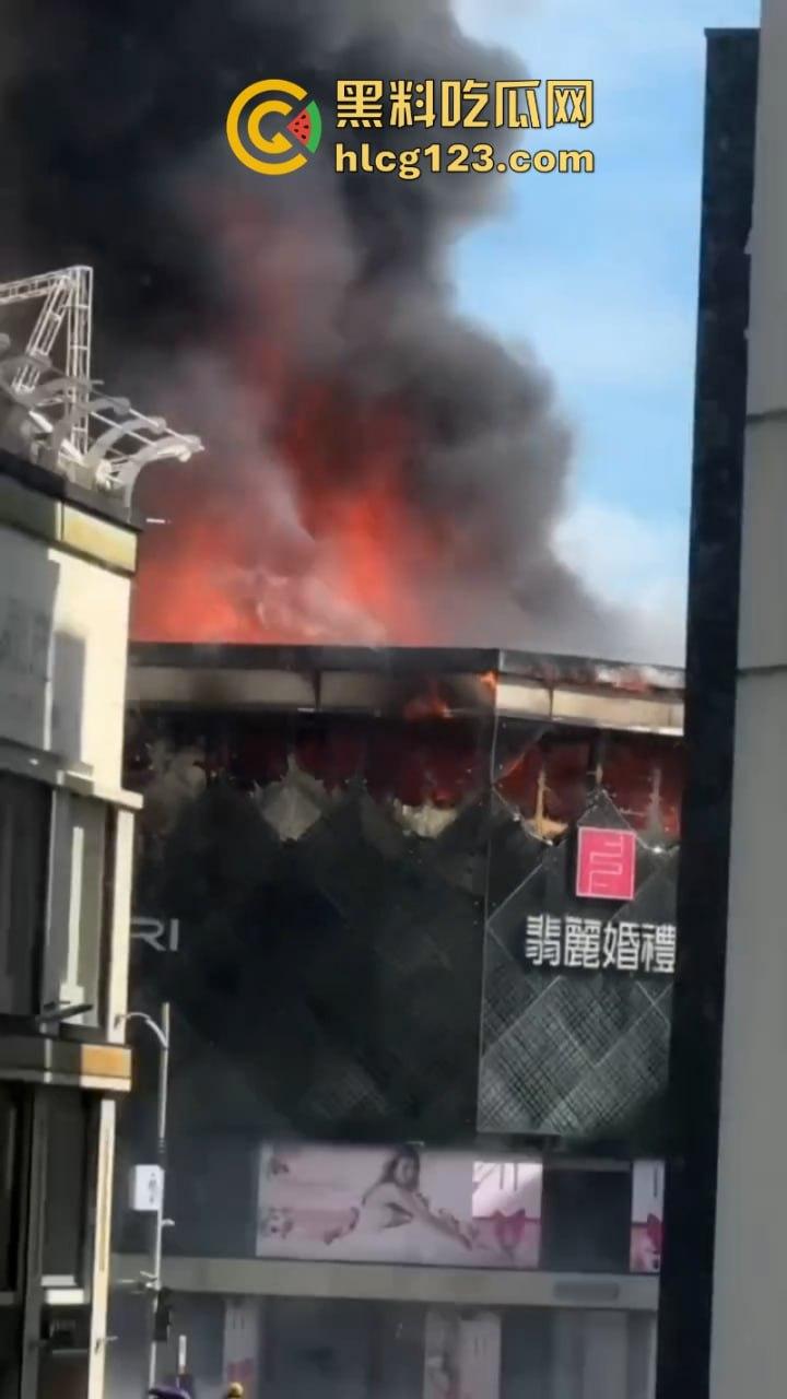 昨日突发!【台湾高雄市】林森路一婚纱店发生重大火情 主楼直接烧得只剩框架损失惨重-5
