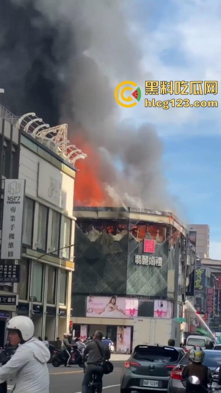 昨日突发!【台湾高雄市】林森路一婚纱店发生重大火情 主楼直接烧得只剩框架损失惨重-7