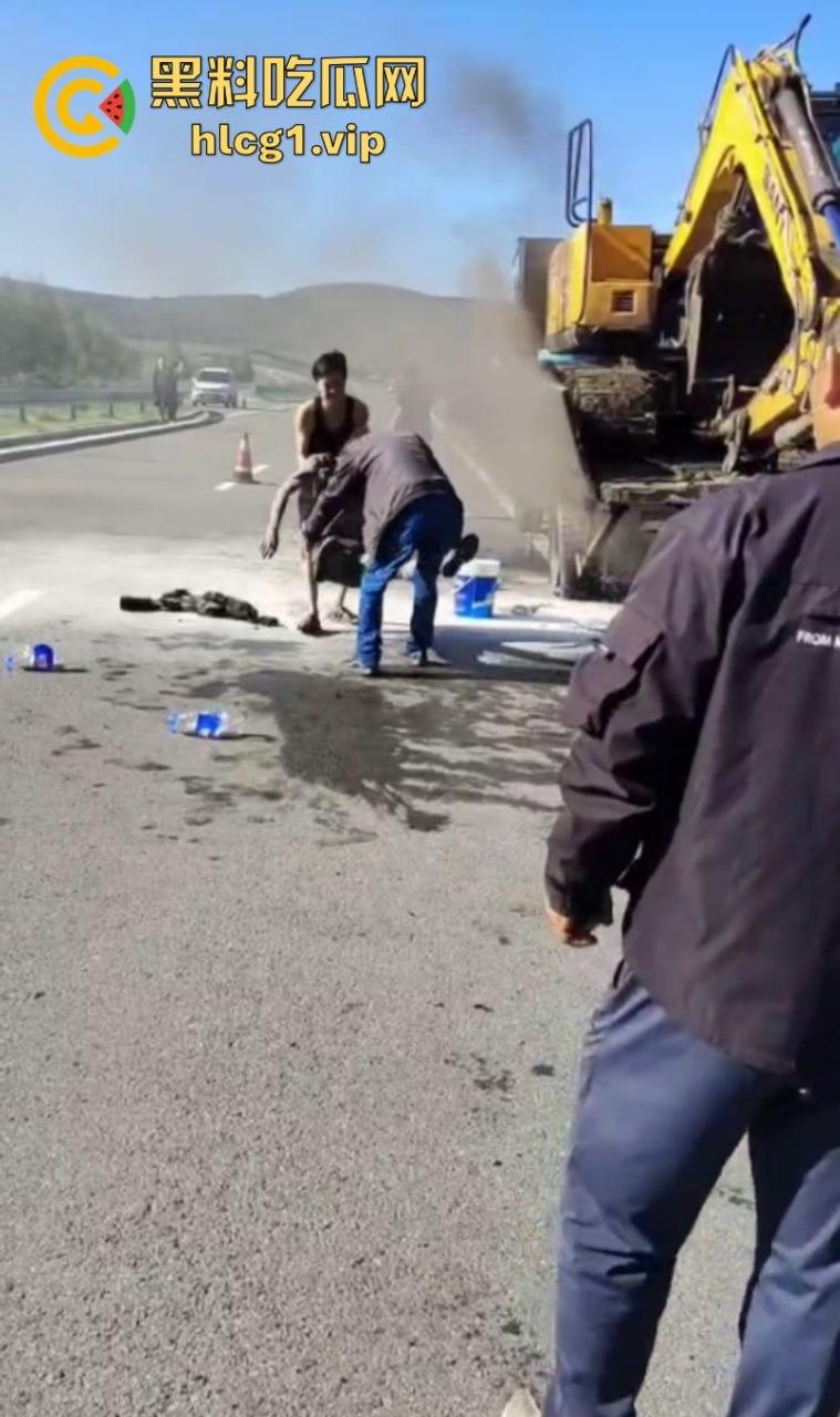 救火轮胎爆炸 内蒙古兴安盟科尔沁右翼前旗三岔镇把挖机师傅给炸懵逼了！-10