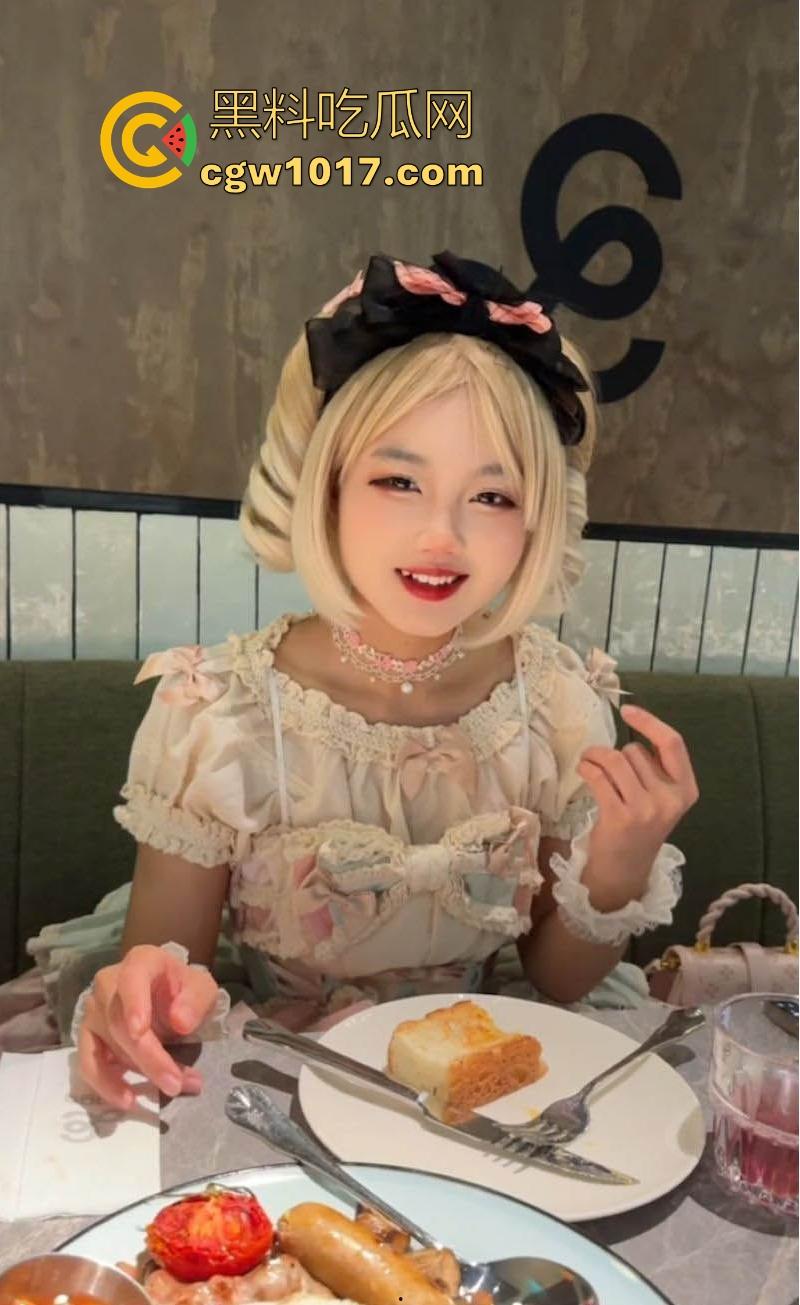 约炮超极品小萝莉,酒店被大神后入狂肏,黑丝撕裂骚穴喷汁,从懵懂可爱转骂人浪叫!-2