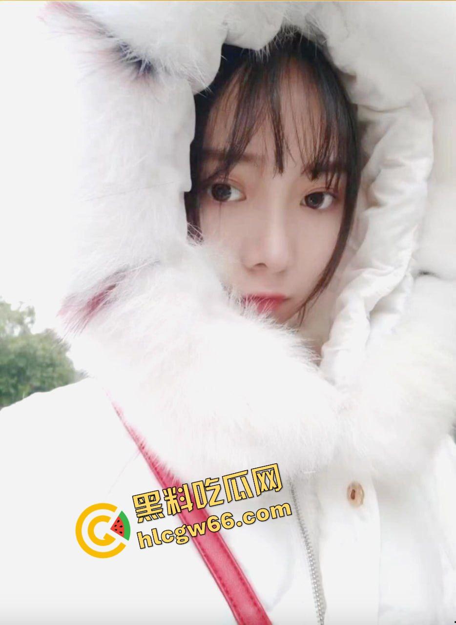 江西极品前台【林蒨】清纯脸蛋骚体质，洗完澡小穴乌得发紫，这骚逼摆明是被大鸡巴开过光！-6