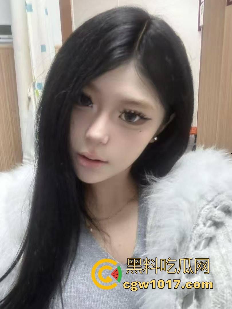 地雷OD妹求爱被拒,只喜欢大鸡巴哥哥猛捅,没大屌这生活是一天都活不下去,不惜跪下猛填自慰猛男塞满空虚的小穴!-6